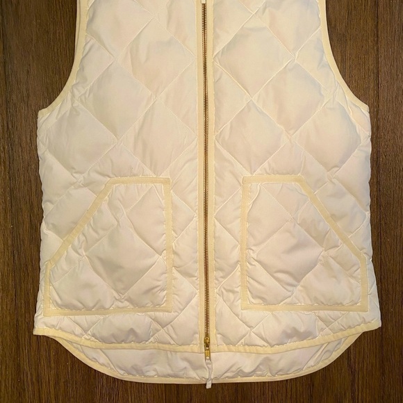 Quilted Puffer Vest by J Crew. Cream. Size Small. Gold Zipper. EUC - Picture 2 of 7